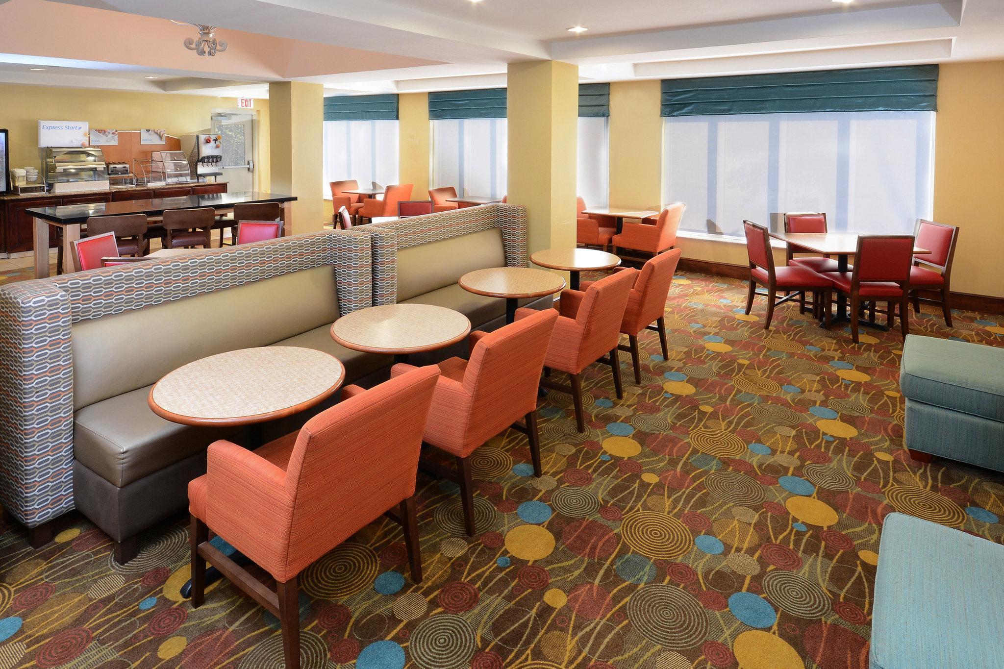 Holiday Inn Express Hotel & Suites Greensboro - Airport Area By Ihg מראה חיצוני תמונה