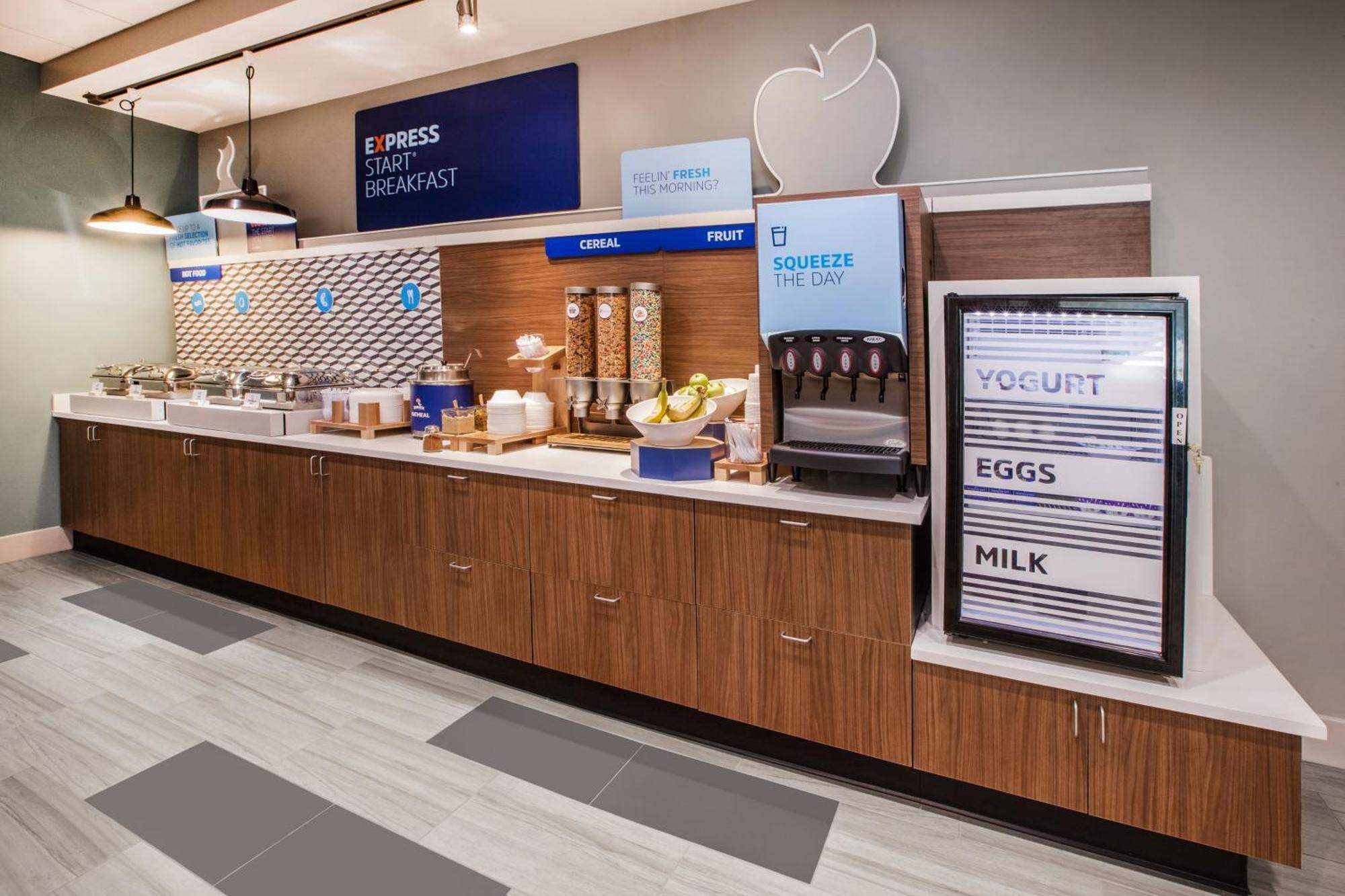 Holiday Inn Express Hotel & Suites Greensboro - Airport Area By Ihg מראה חיצוני תמונה