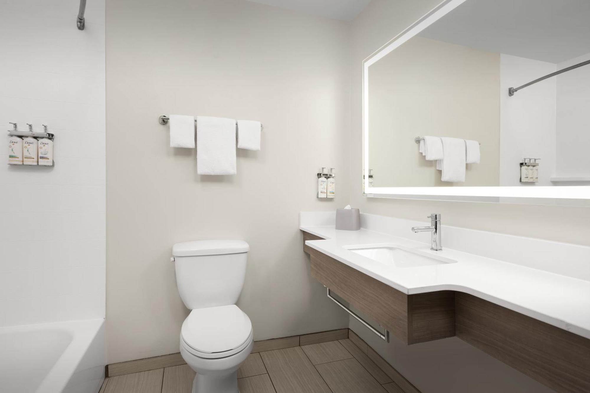 Holiday Inn Express Hotel & Suites Greensboro - Airport Area By Ihg מראה חיצוני תמונה