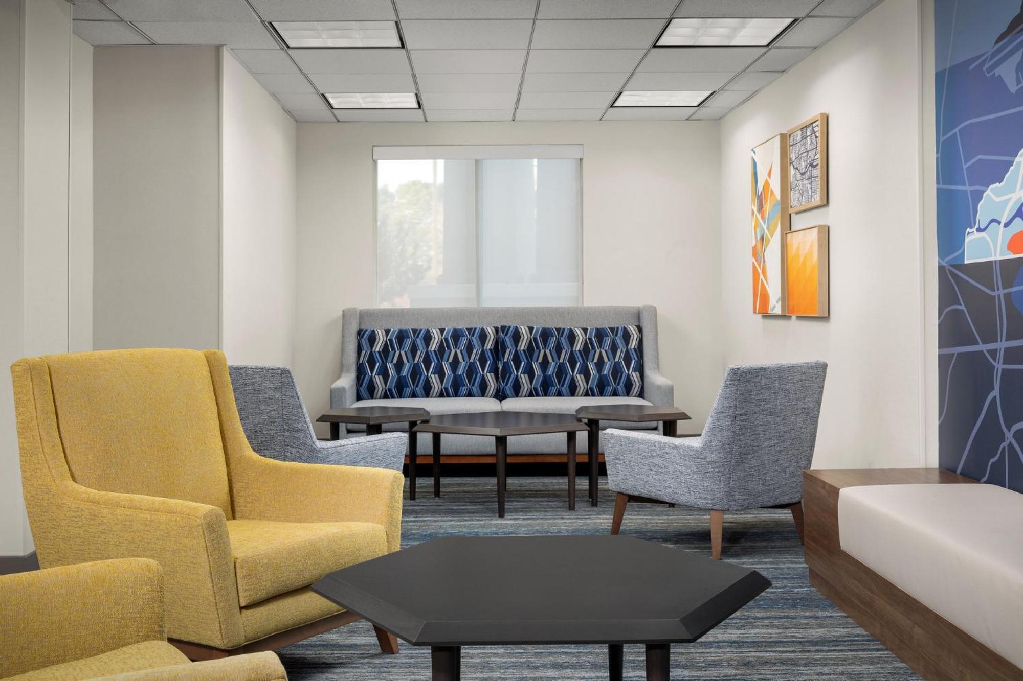 Holiday Inn Express Hotel & Suites Greensboro - Airport Area By Ihg מראה חיצוני תמונה