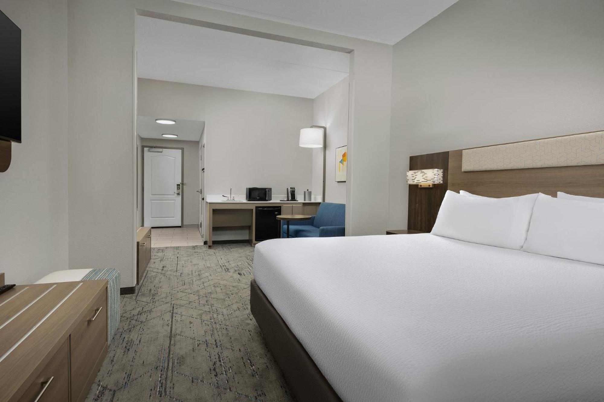 Holiday Inn Express Hotel & Suites Greensboro - Airport Area By Ihg מראה חיצוני תמונה