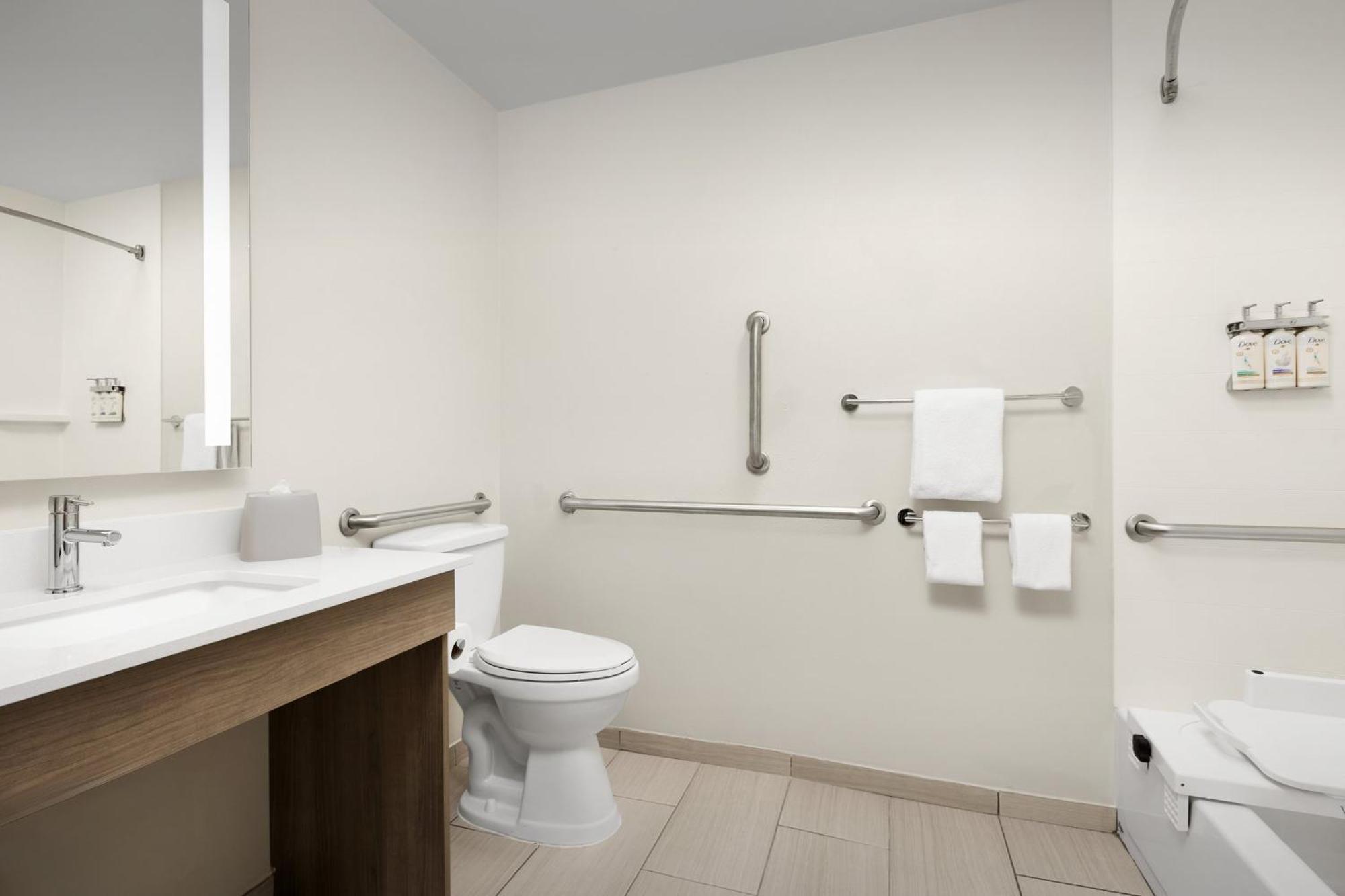 Holiday Inn Express Hotel & Suites Greensboro - Airport Area By Ihg מראה חיצוני תמונה