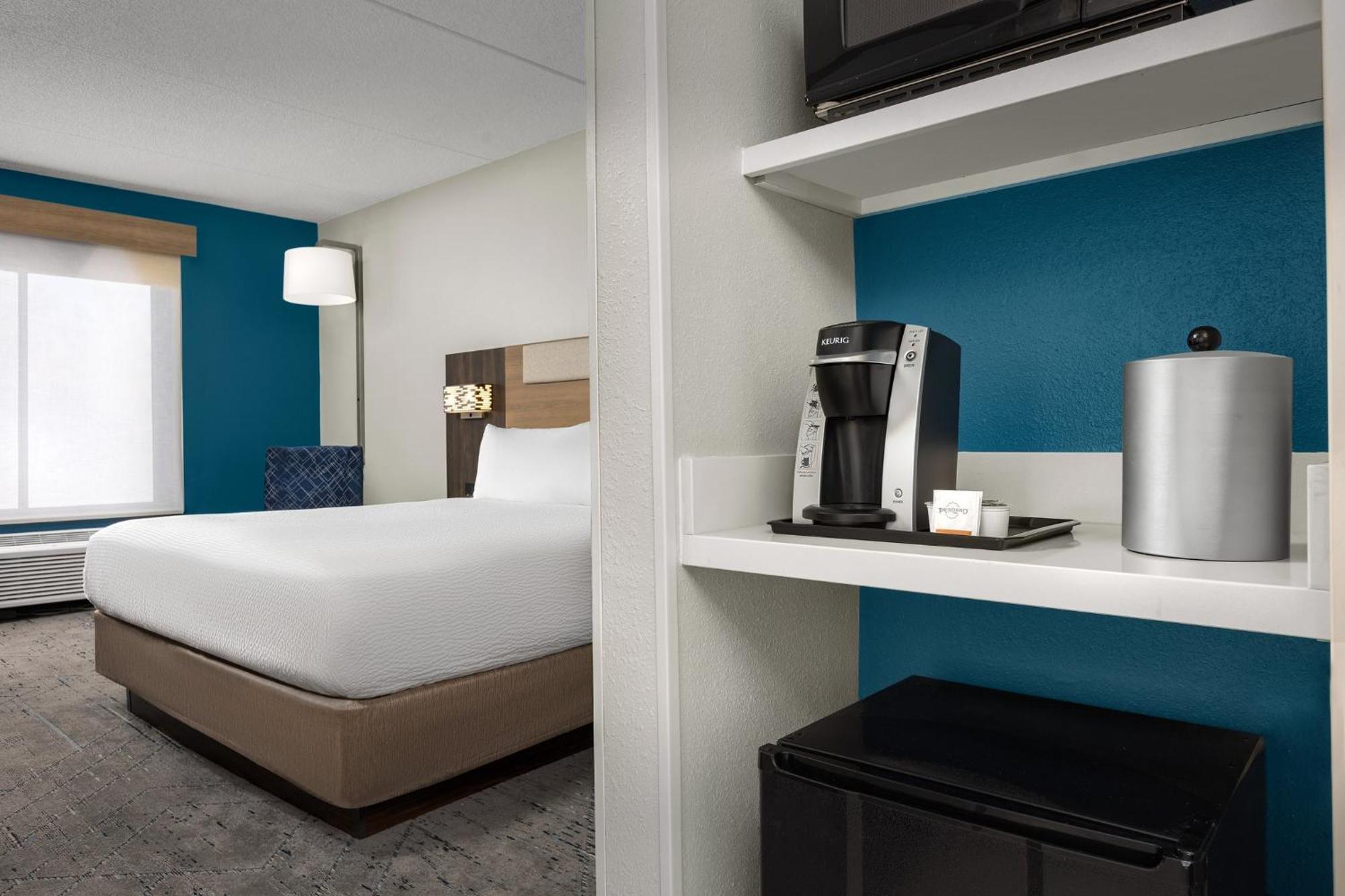 Holiday Inn Express Hotel & Suites Greensboro - Airport Area By Ihg מראה חיצוני תמונה