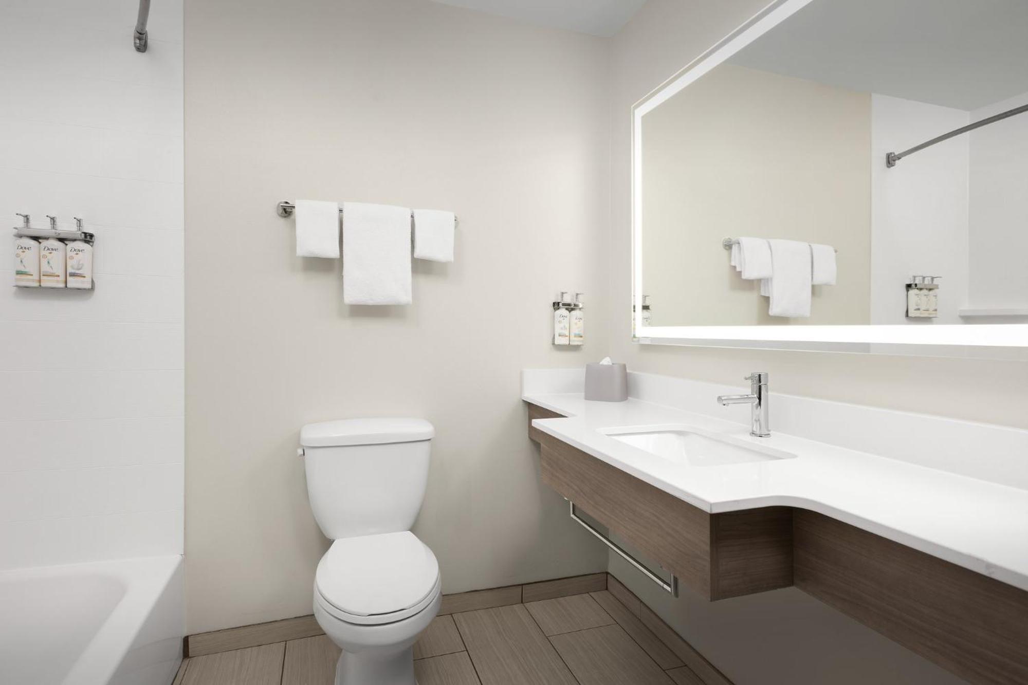 Holiday Inn Express Hotel & Suites Greensboro - Airport Area By Ihg מראה חיצוני תמונה