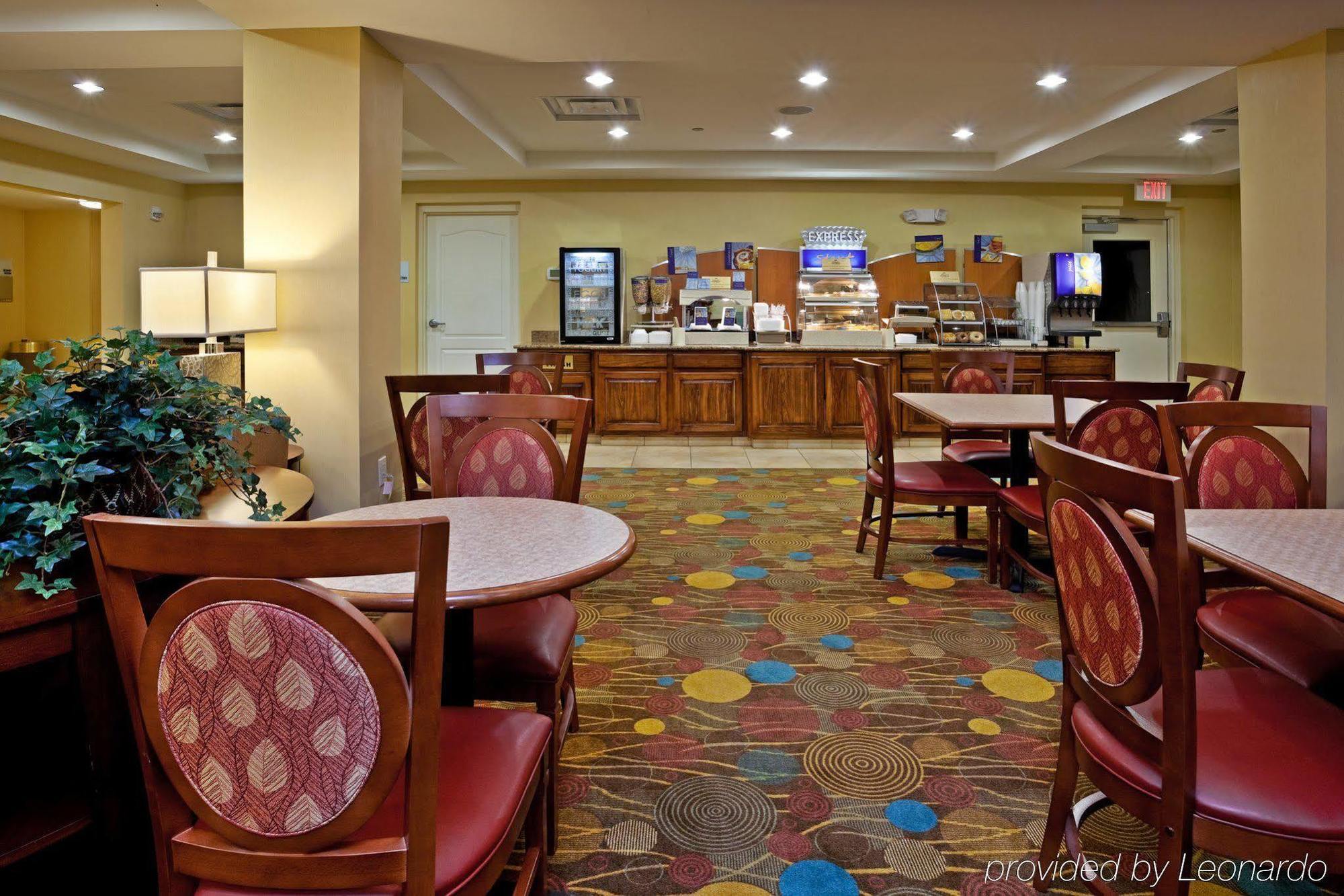 Holiday Inn Express Hotel & Suites Greensboro - Airport Area By Ihg מראה חיצוני תמונה