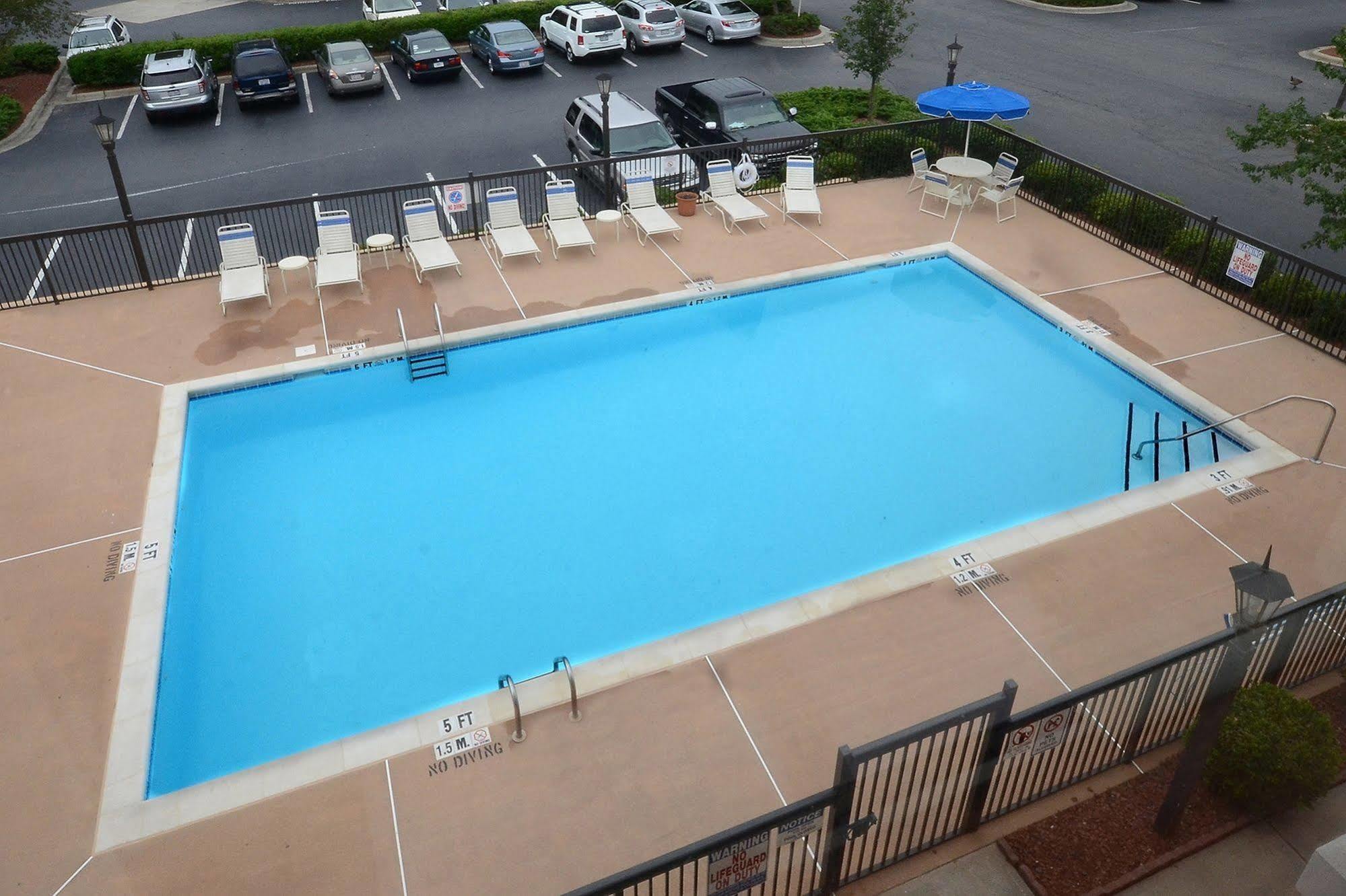 Holiday Inn Express Hotel & Suites Greensboro - Airport Area By Ihg מראה חיצוני תמונה